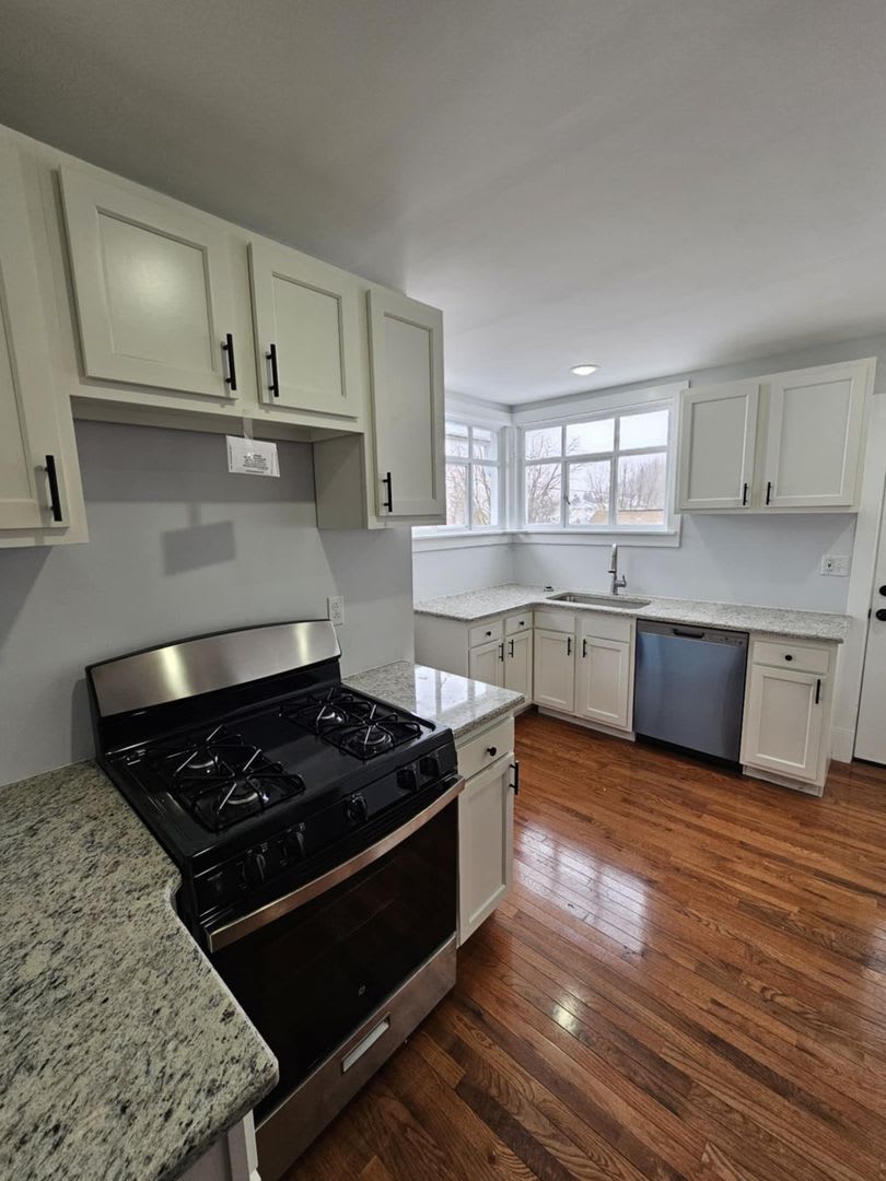 **3-Bedroom, 2-Bathroom House for Rent** – photo 1 of 20