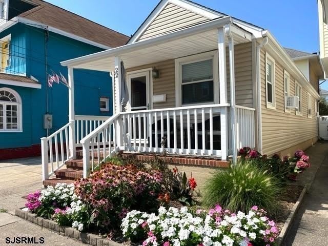22 N Marion Ave – photo 1 of 9