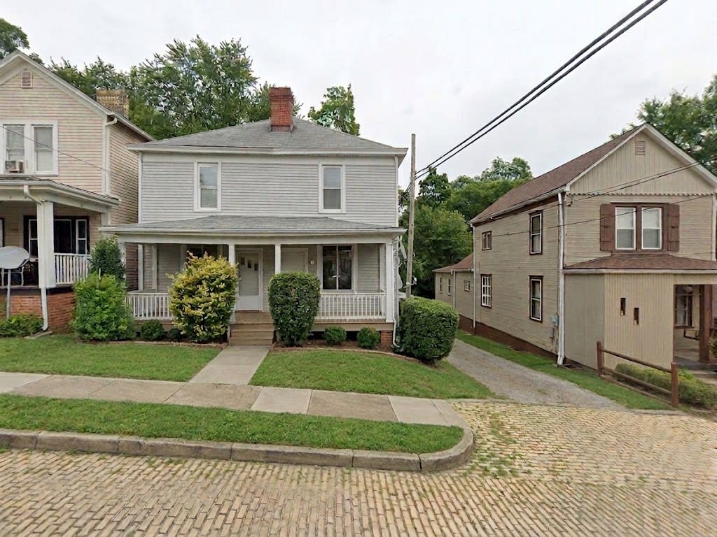 828 Chester Avenue – photo 1 of 2