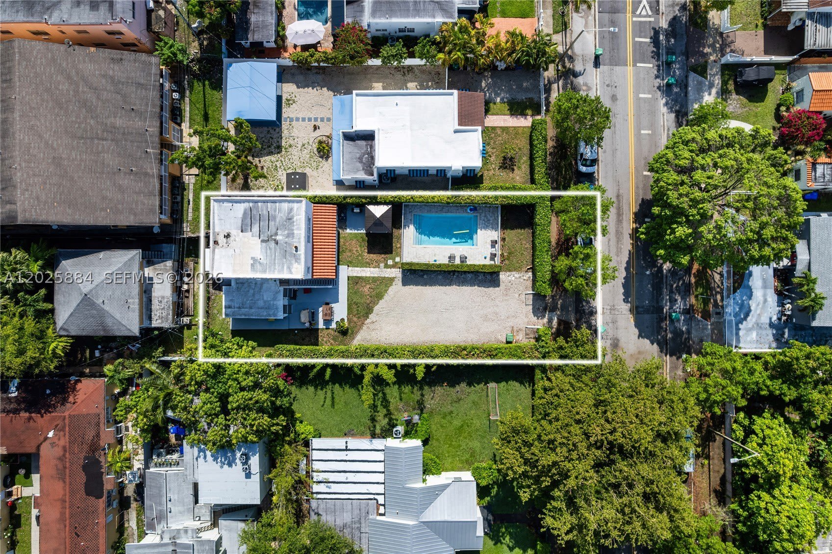 2255 SW 10th St – photo 1