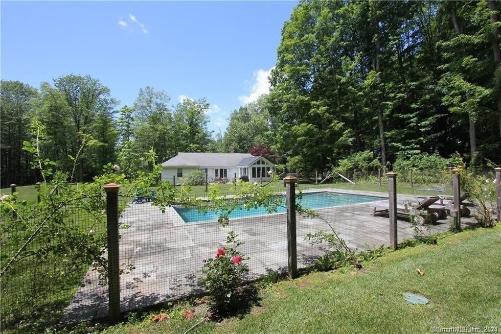 3 Lilac Lane – photo 1 of 17