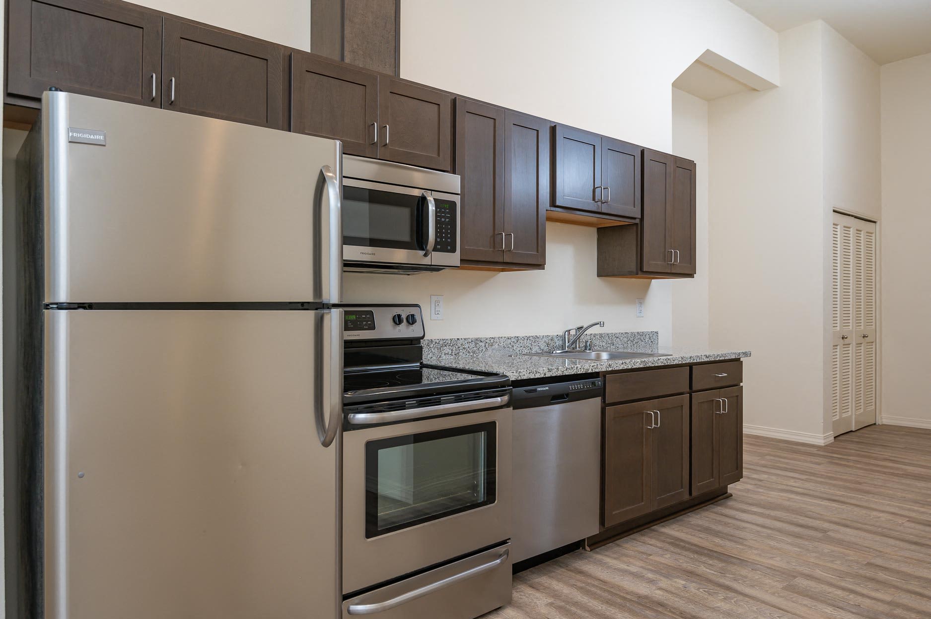 Midtown Apartments – photo 1