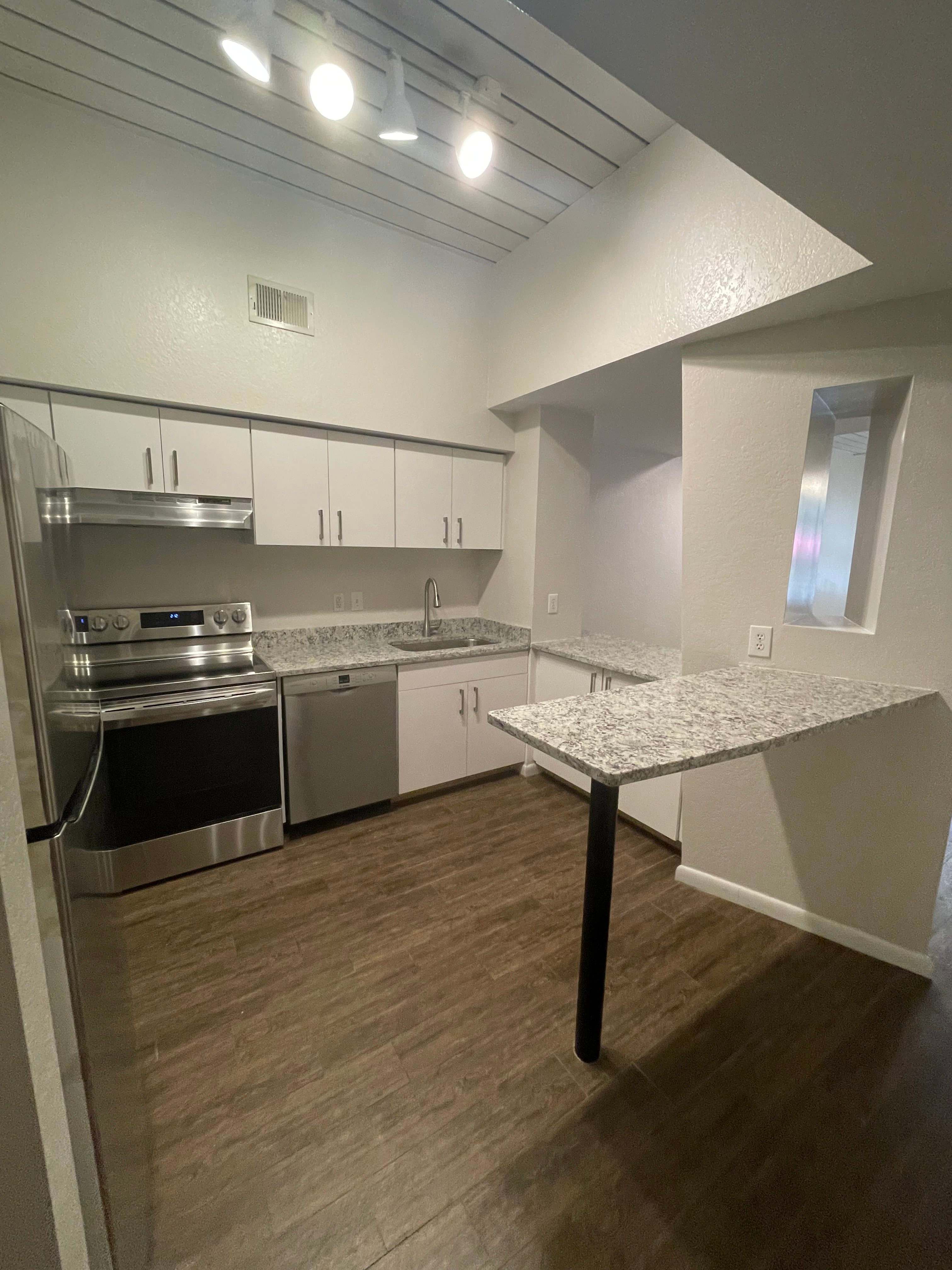 2411 W Horatio St – photo 1