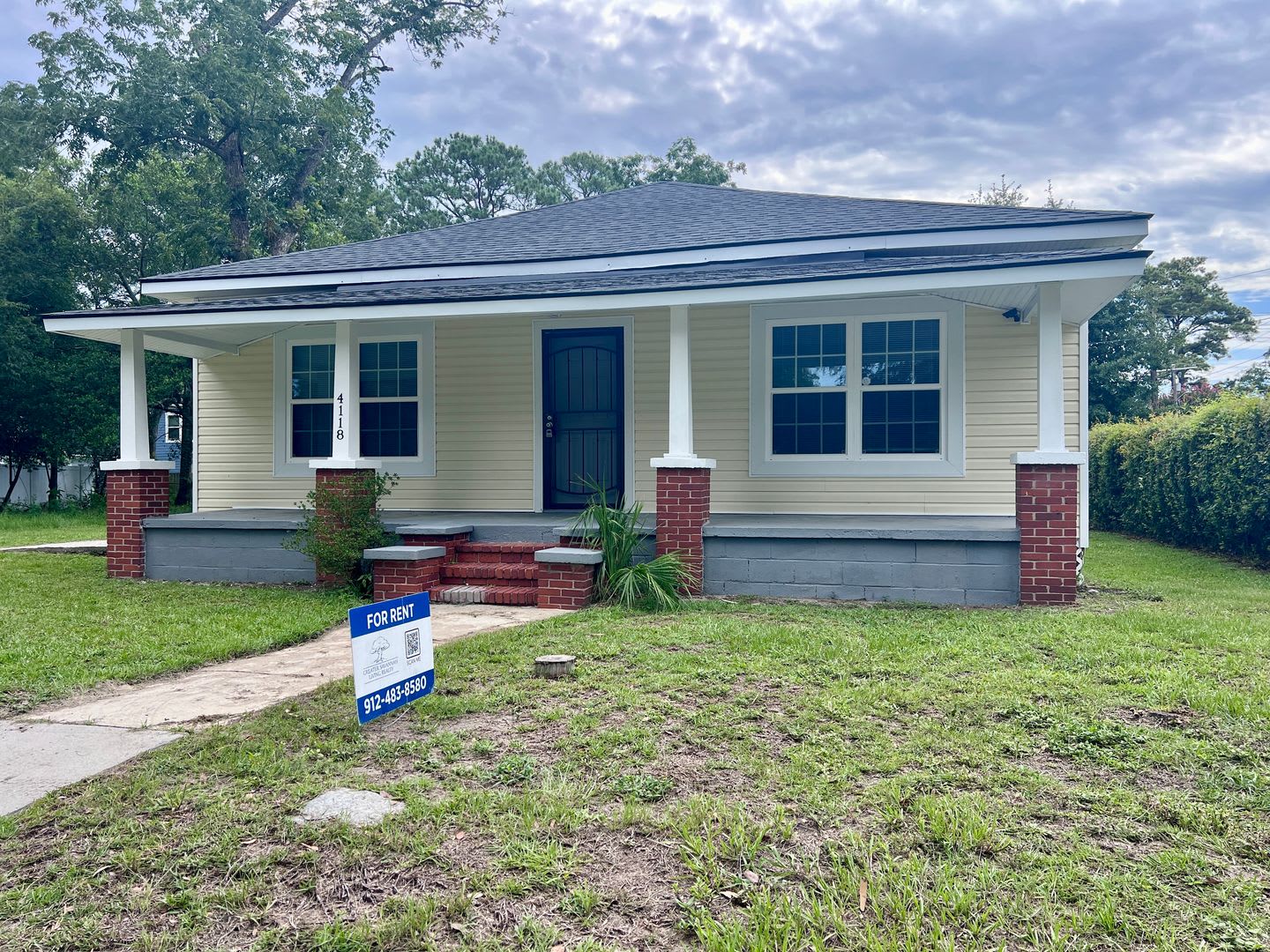 3 bedroom home on corner lot in Liberty City – photo 1