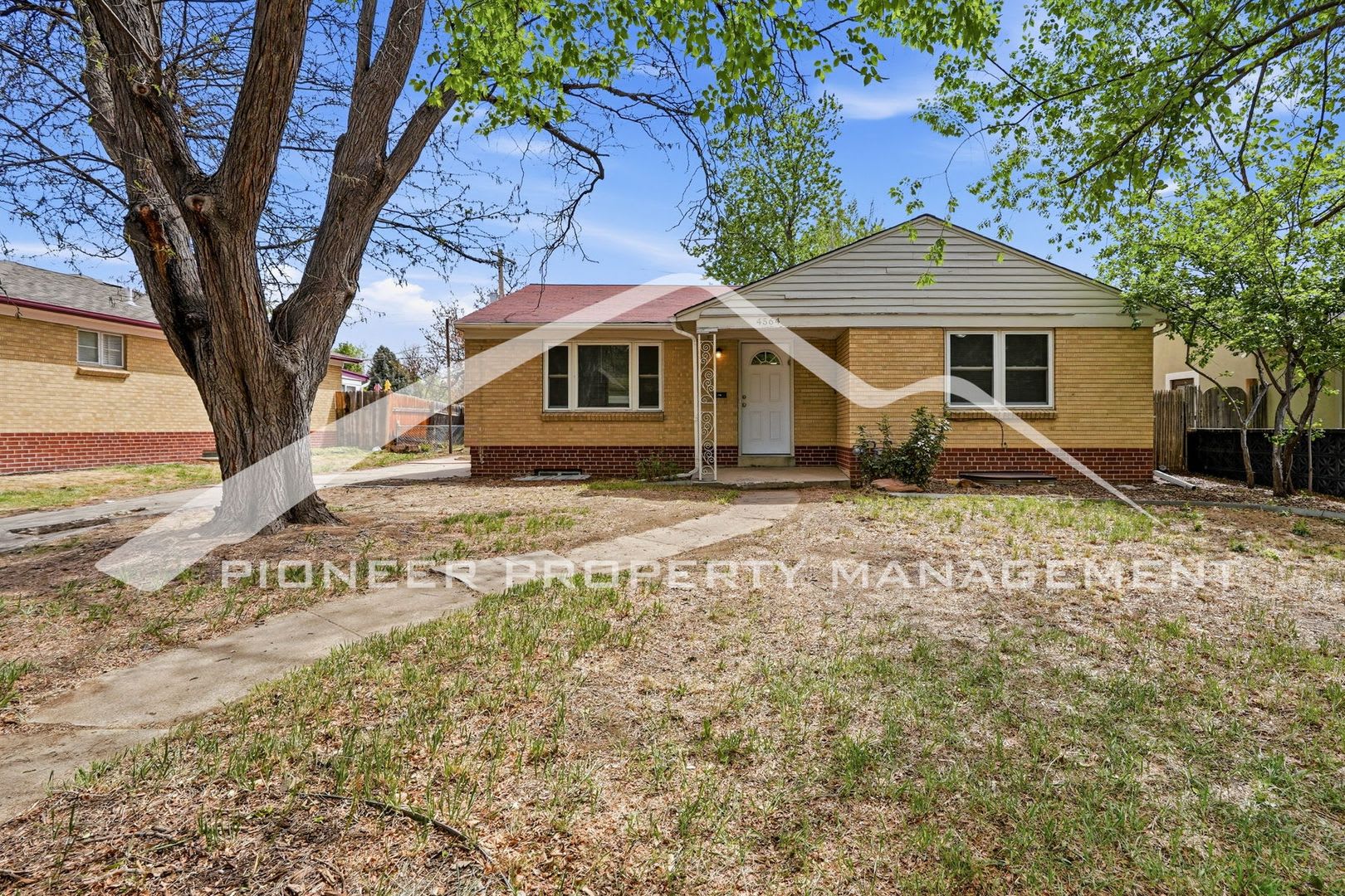 Spacious Home with Washer/Dryer and Fenced Yard – photo 1