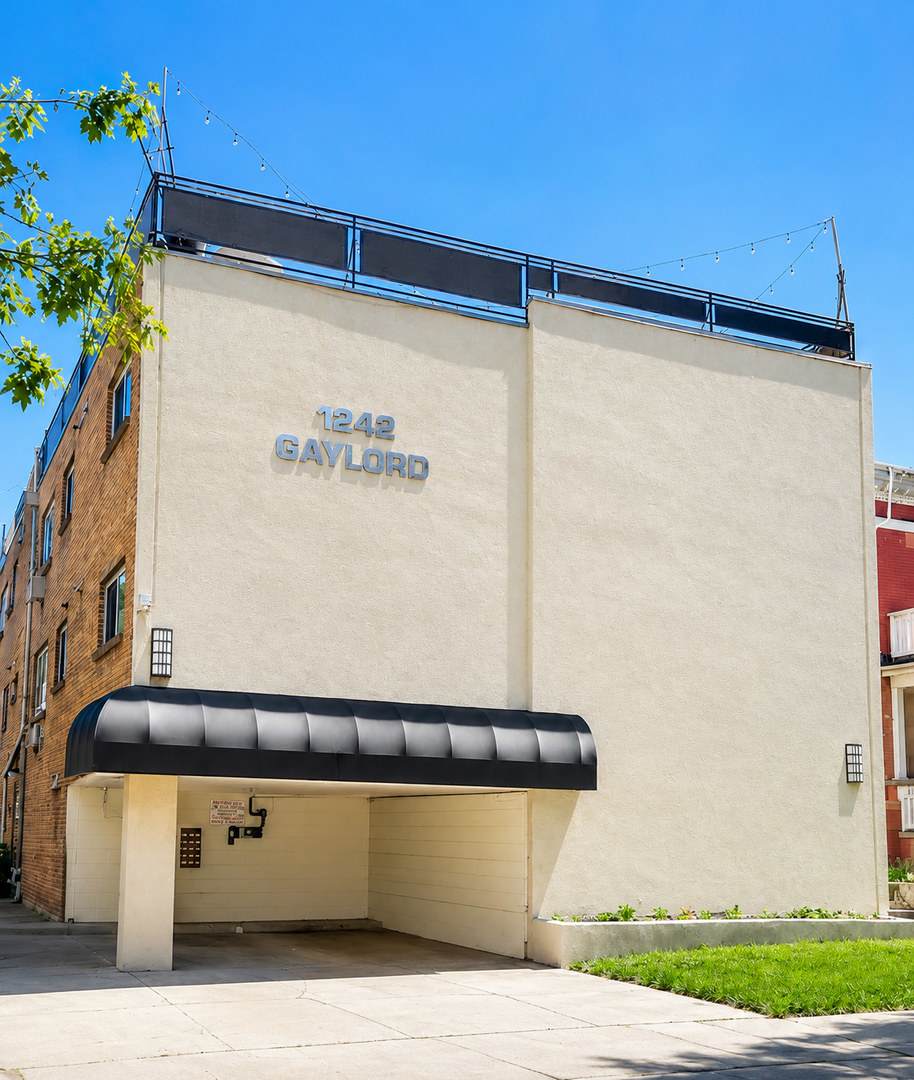 1 bedroom condo in Denver – photo 1