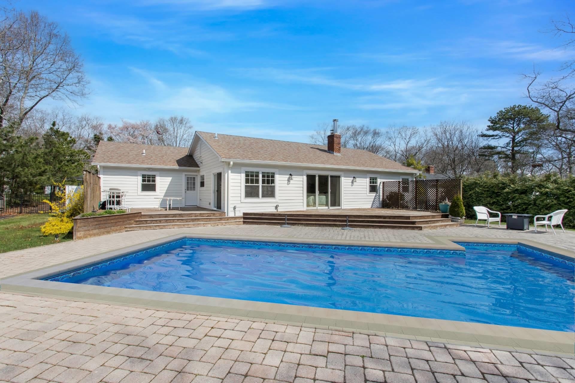 15 Birchwood Lane – photo 1 of 12