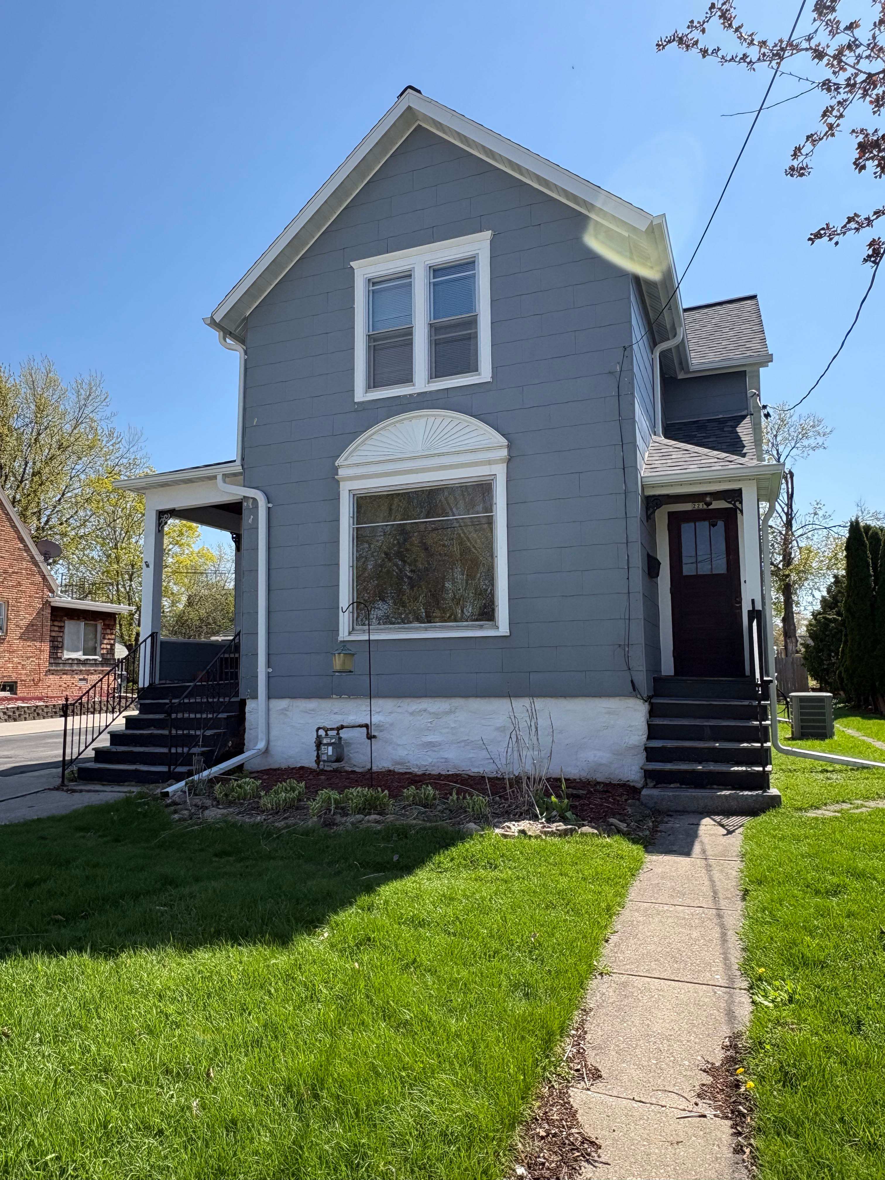 221 1/2 East Doty Avenue – photo 1 of 20