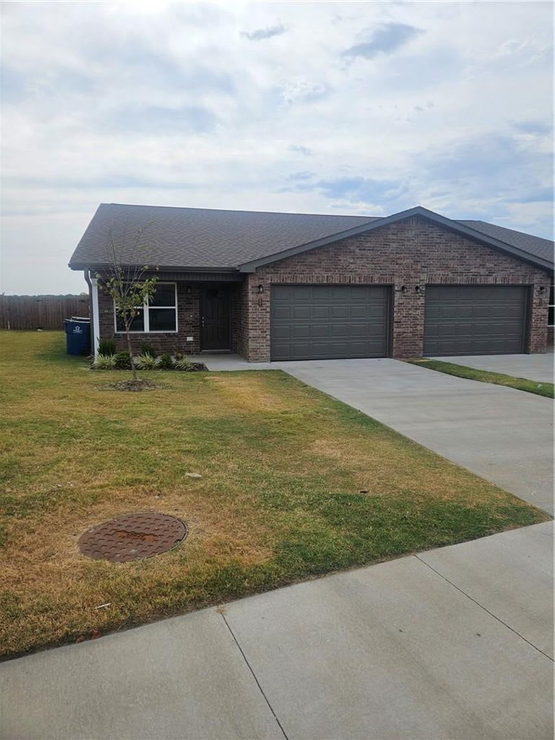 Nice Newer Duplexes Near XNA and Bentonville – photo 1 of 42