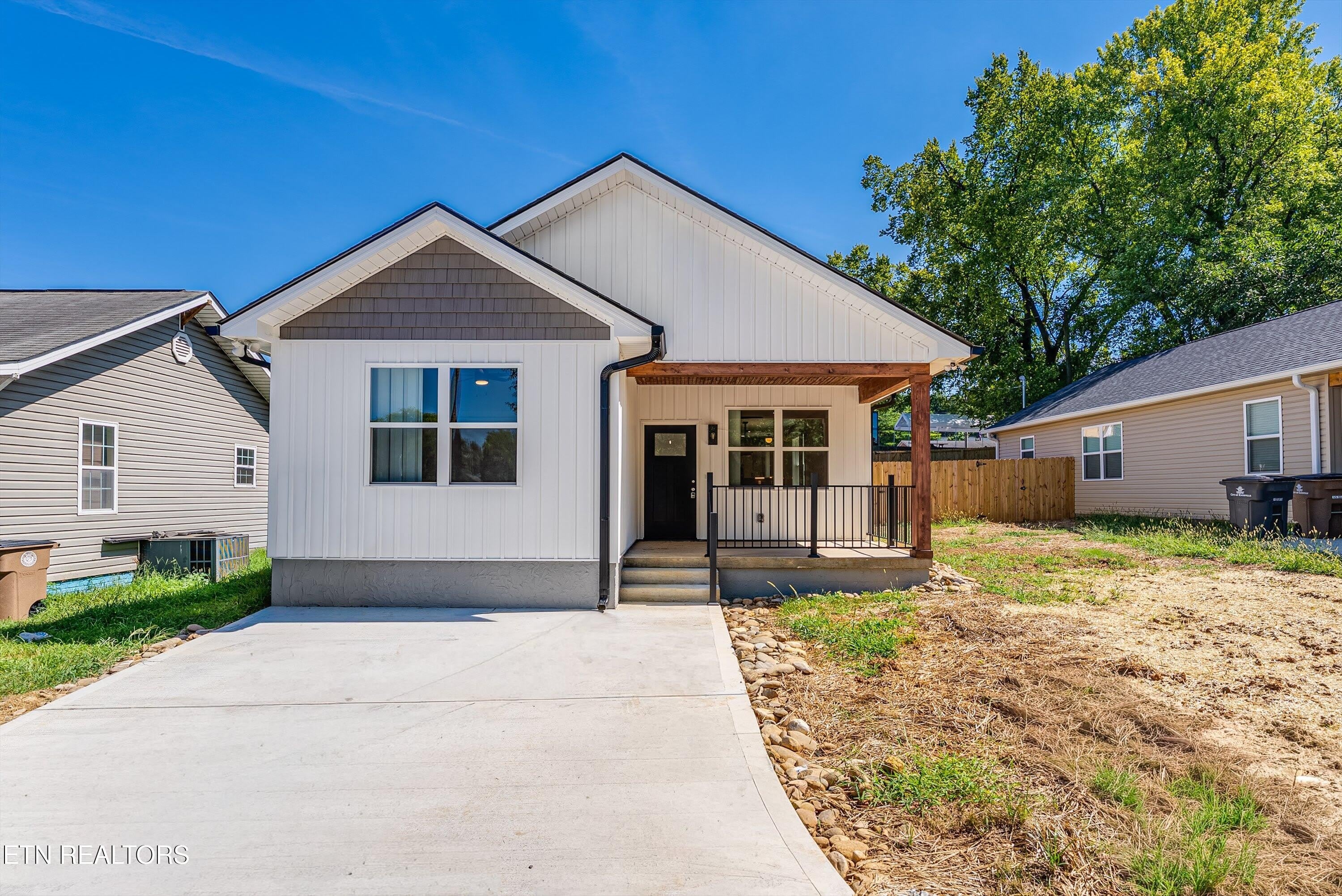 818 W Anderson Ave – photo 1