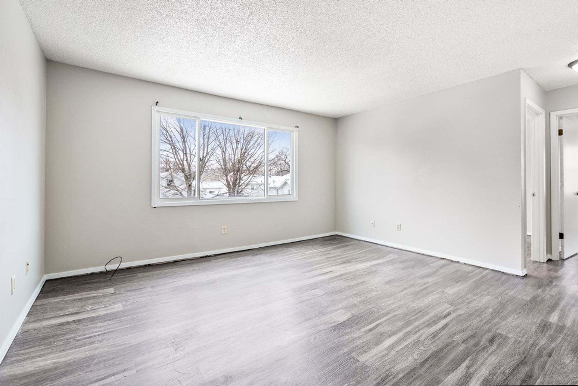 ***Receive 1 Month FREE Rent at Leavitt Park!*** – photo 1