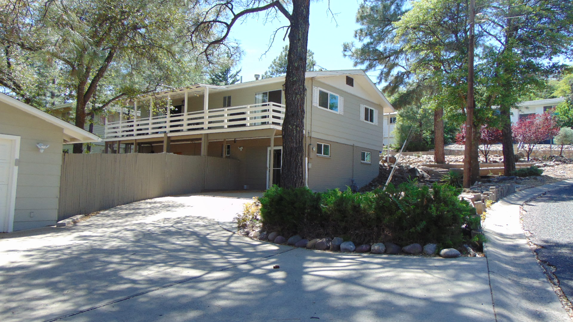 401 Canyon Springs Road*VACATION RENTAL* – photo 1