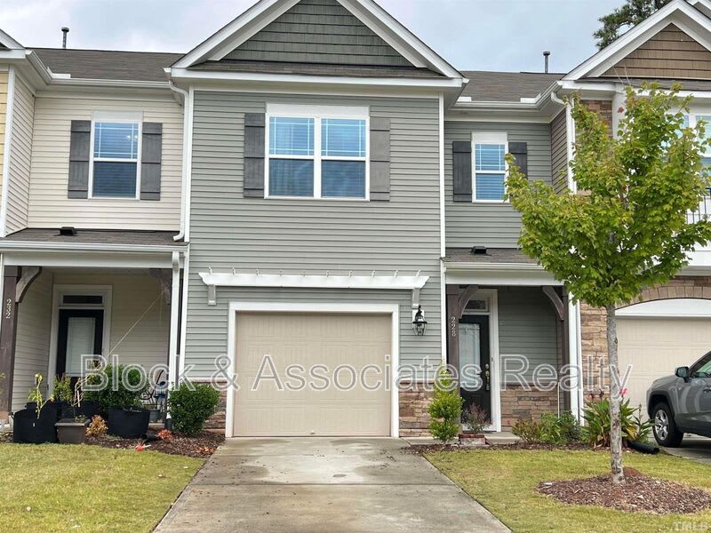 228 Traphill Drive – photo 1