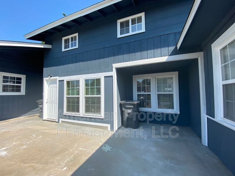 3605 1/2 E 16th St – photo 1