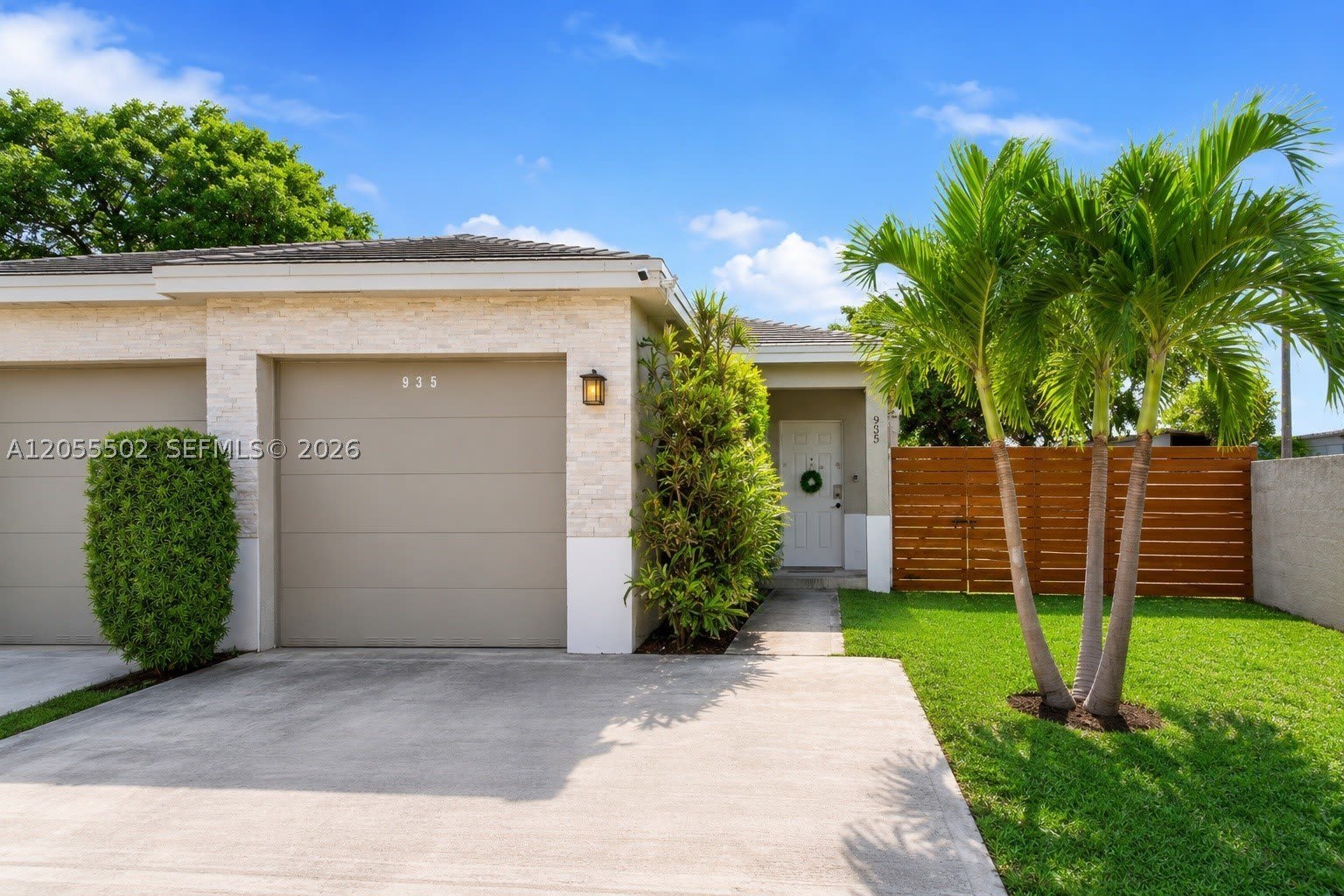 935 NW 2nd Ave – photo 1