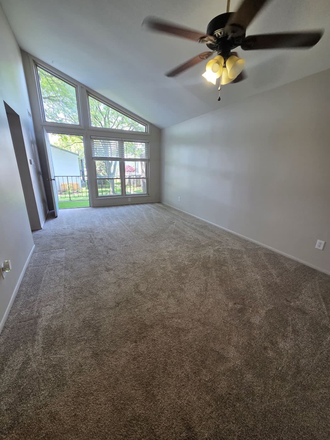 4710 Charecote Ln Apt O – photo 1