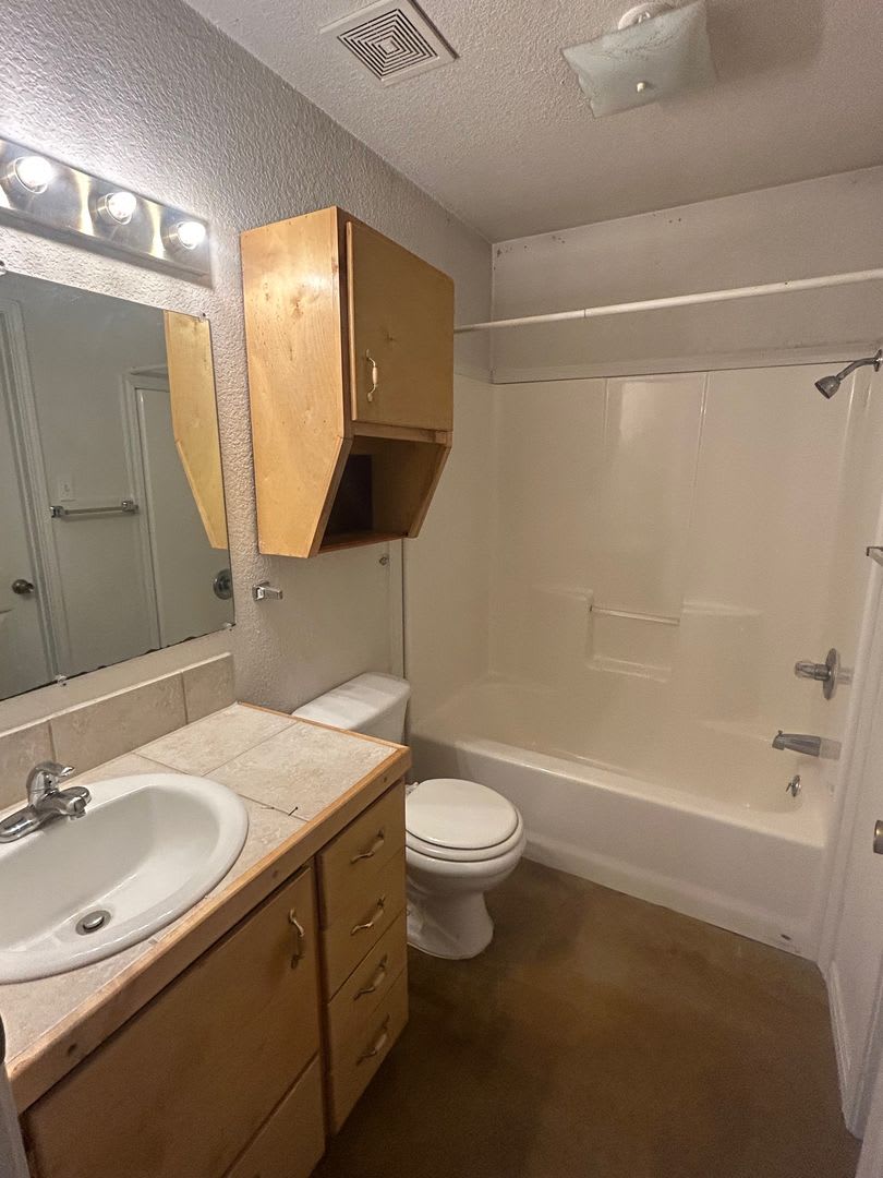 Perfect Elm Mott Duplex – photo 1 of 5