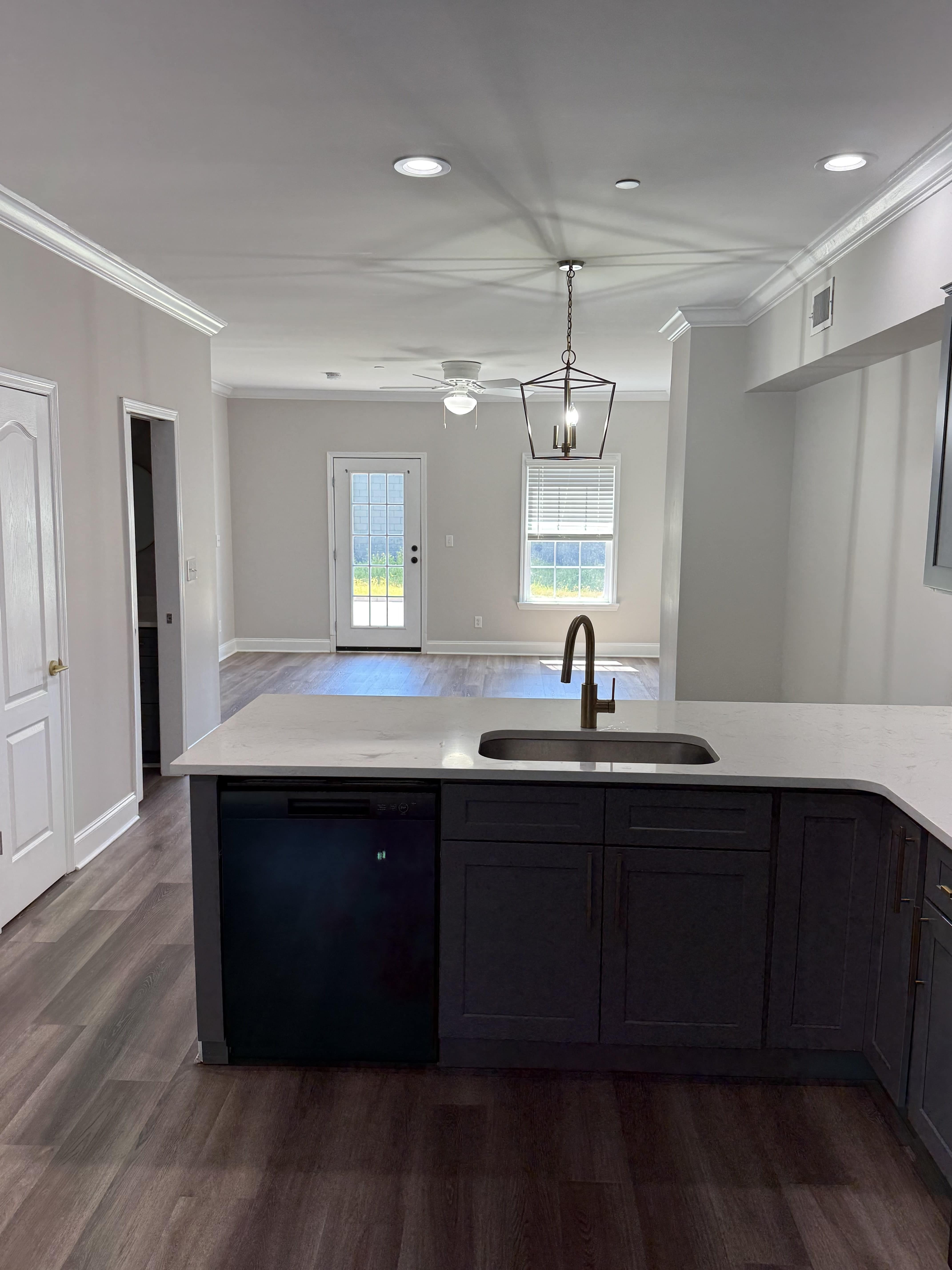 100 110 Pine St – photo 1 of 12