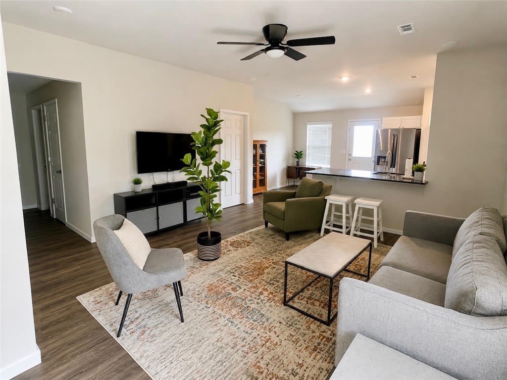 831 Fairlane Street – photo 1