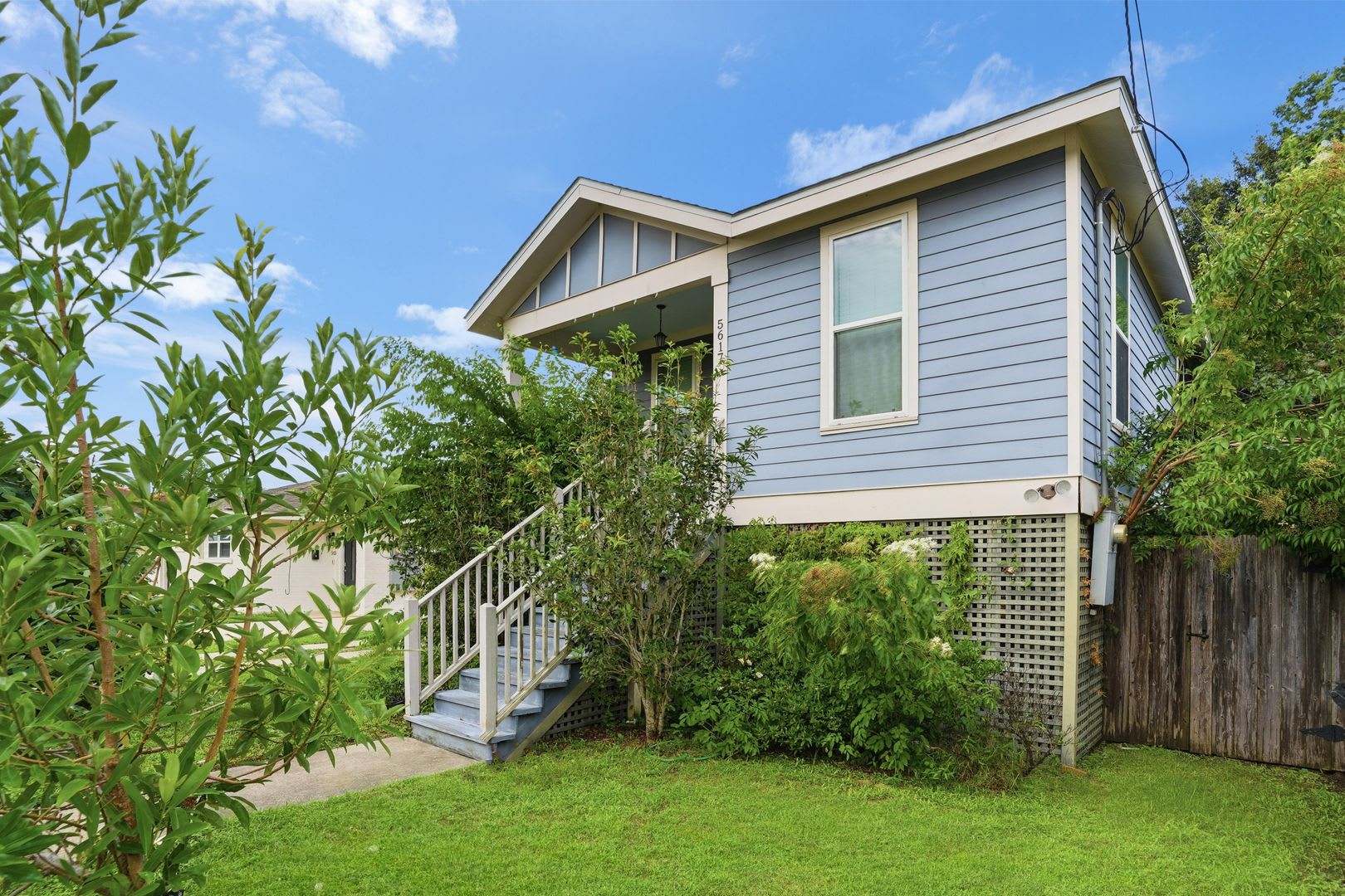 Large house with the private backyard! – photo 1