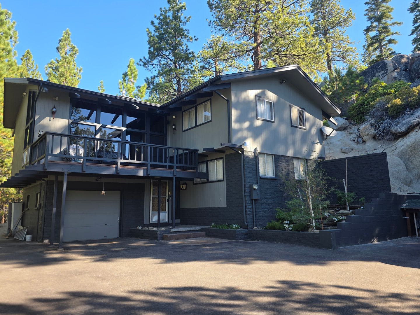 Close To Ski Lifts Gambling And Lake Tahoe Beaches – photo 1 of 13