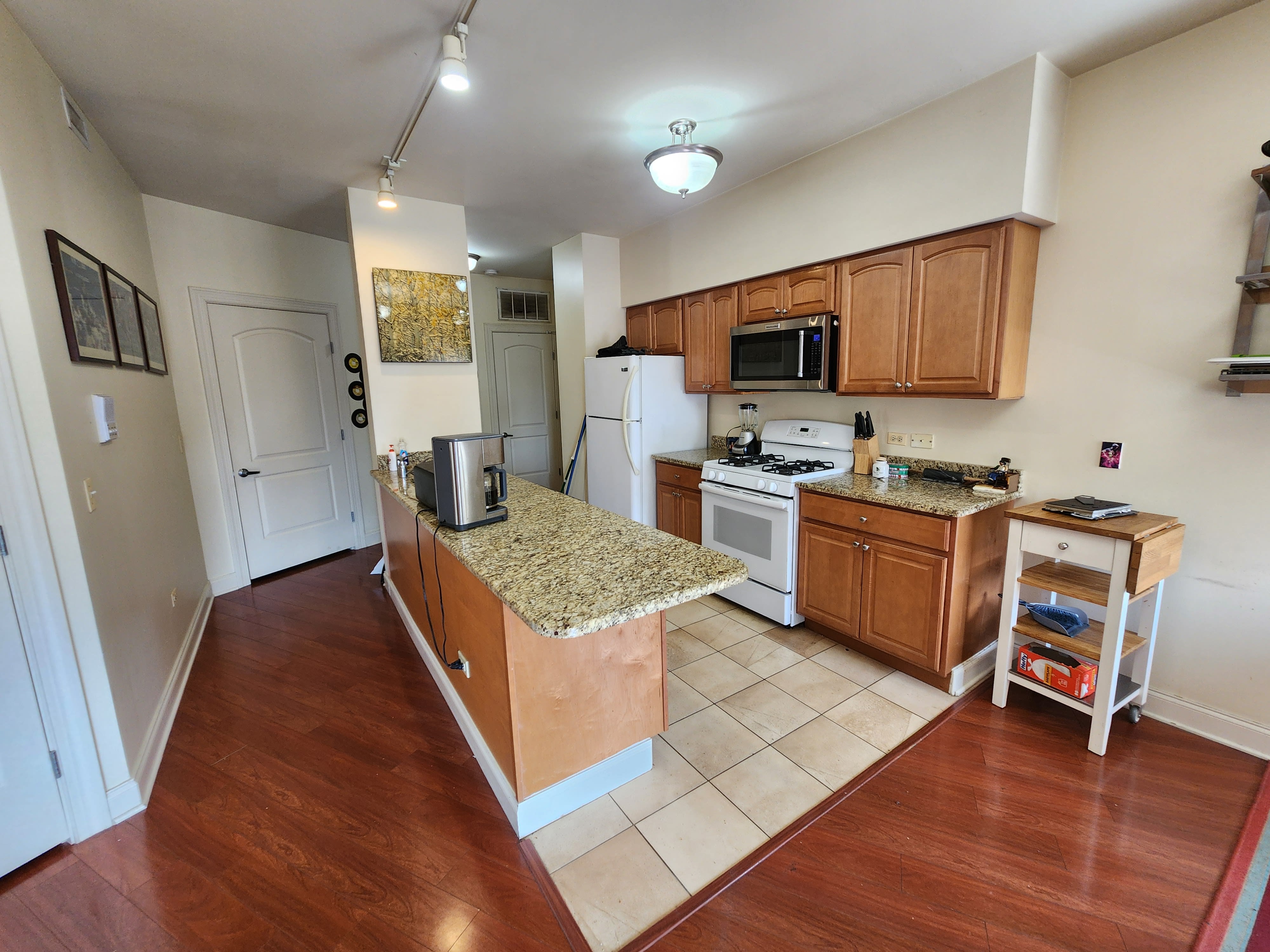 2318 N Milwaukee Ave – photo 1