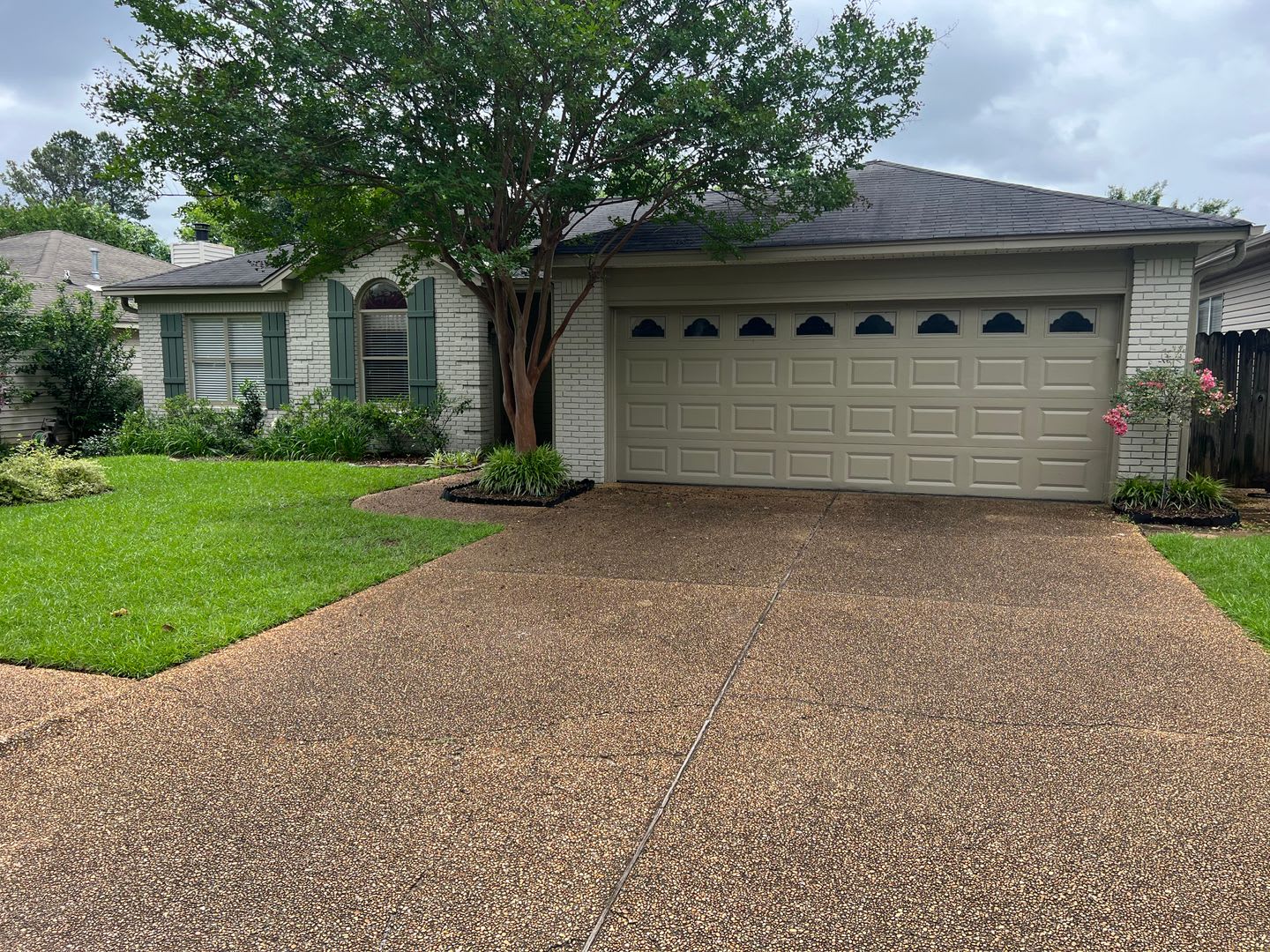 Nice 3 Bedroom 2 Bath Available Now! Schedule your Showing and Apply Today! – photo 1