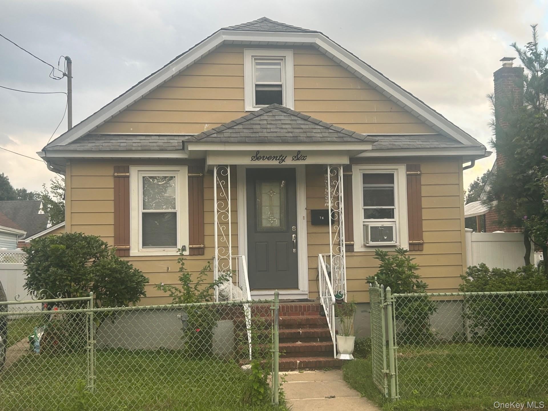 76 Robinwood Avenue – photo 1 of 14