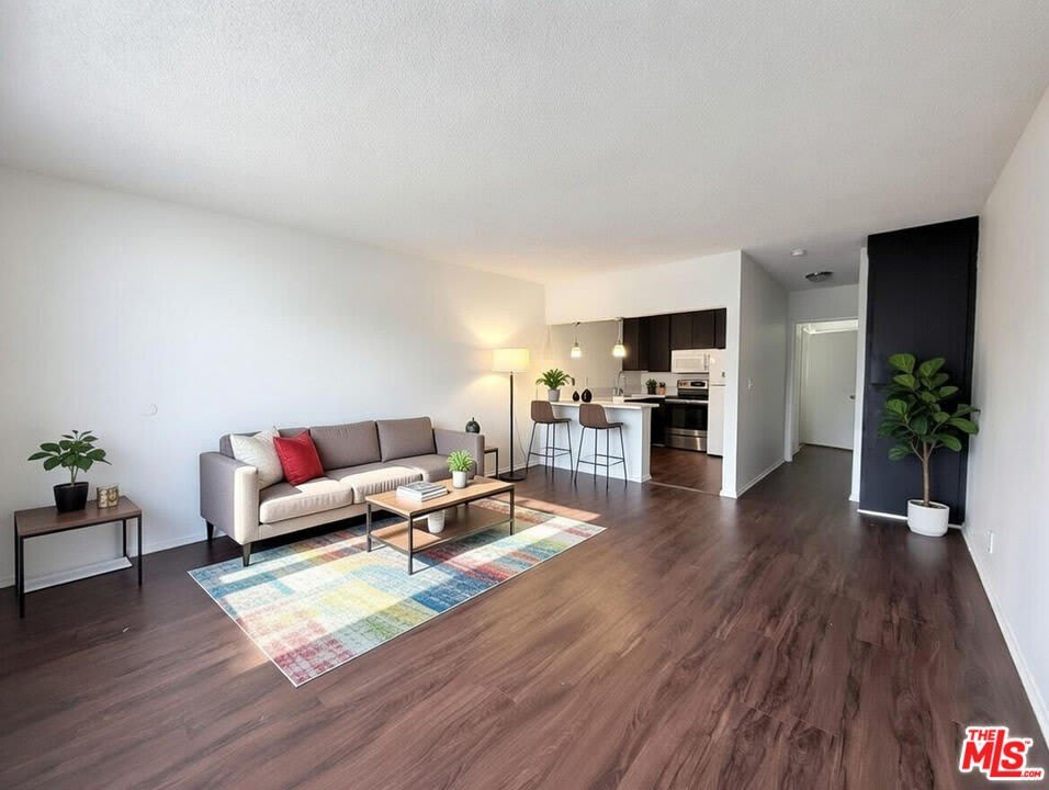 1137 W 36th Pl – photo 1