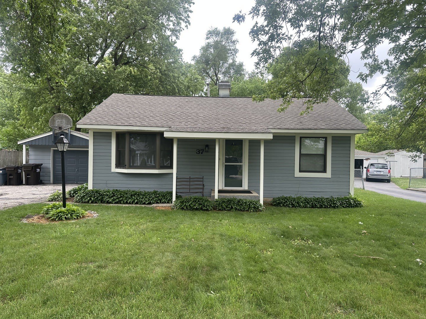37 S Heather Drive – photo 1 of 21