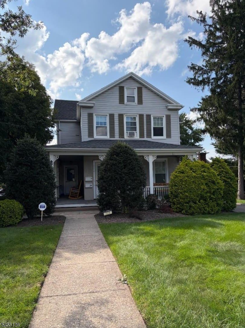 224 Pompton Ave – photo 1