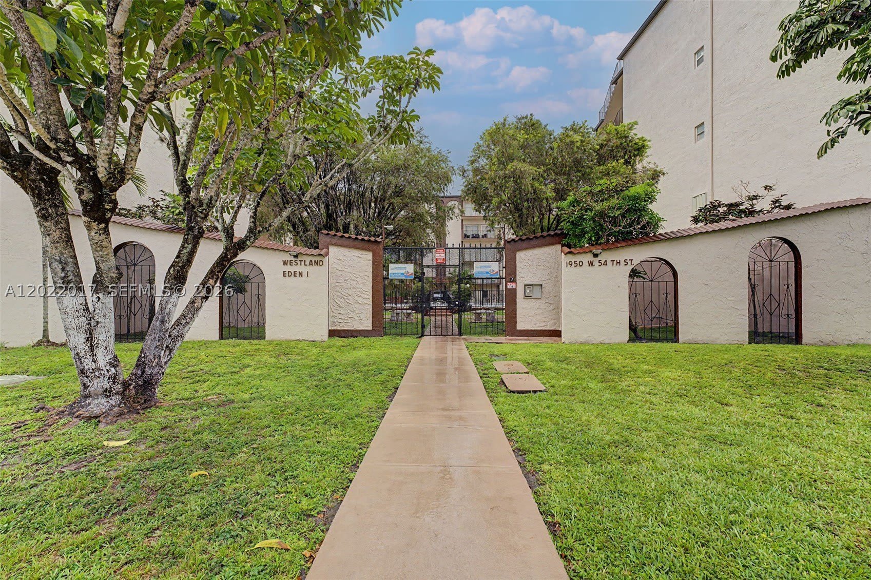 1950 W 54th St – photo 1 of 30
