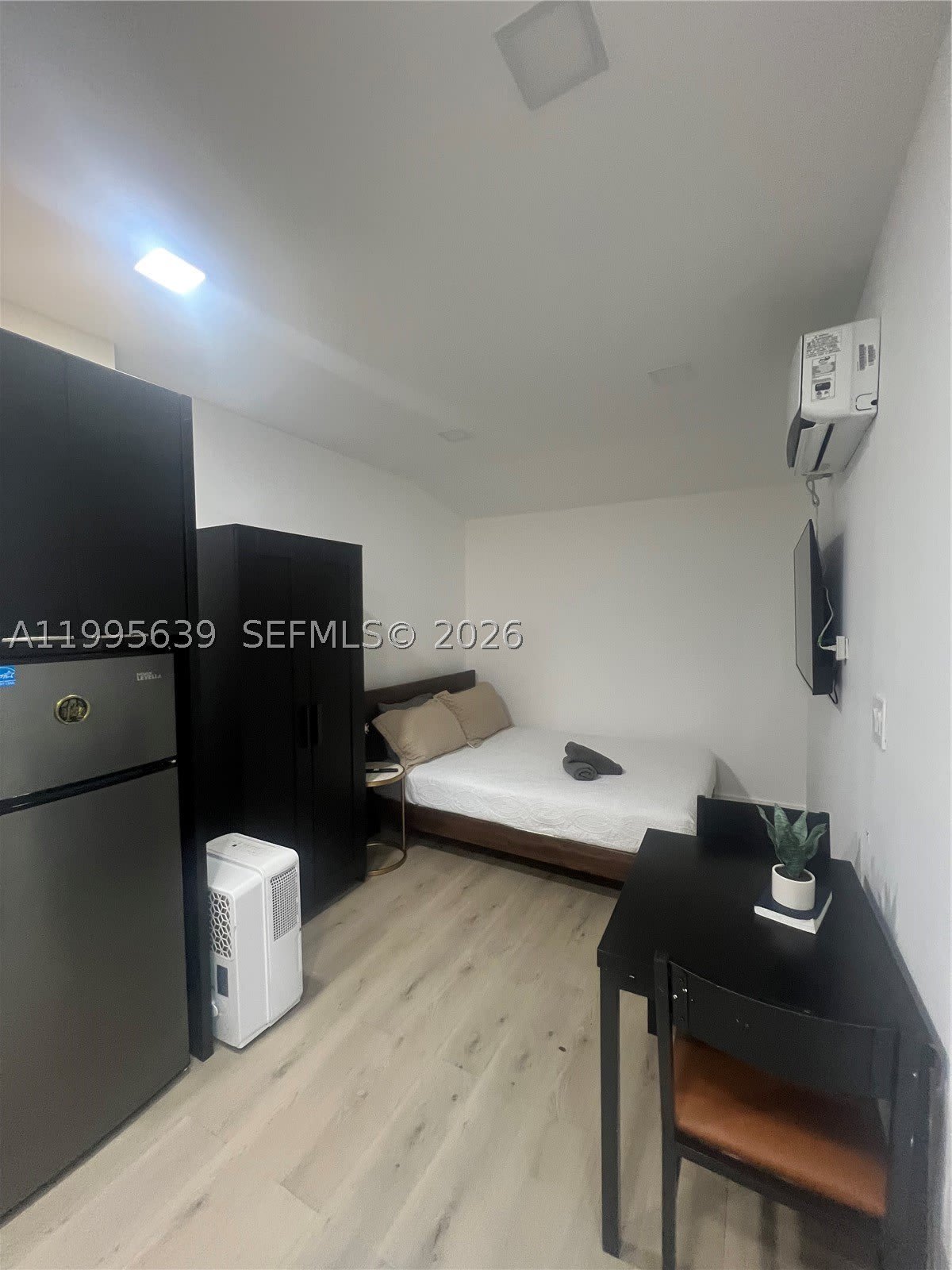 2723 SW 13th St – photo 1