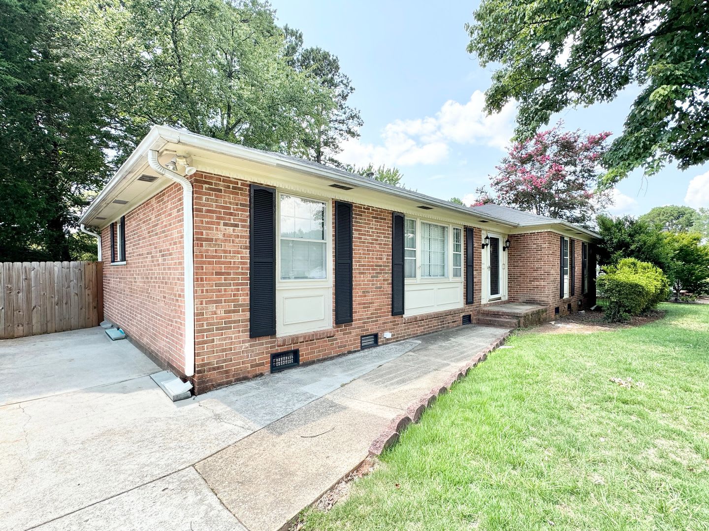 Updated 3 Bedroom Located Off Jefferson Rd – photo 1