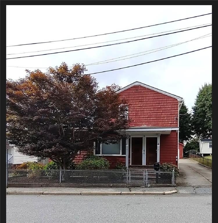 14 Carpenter Street – photo 1 of 16