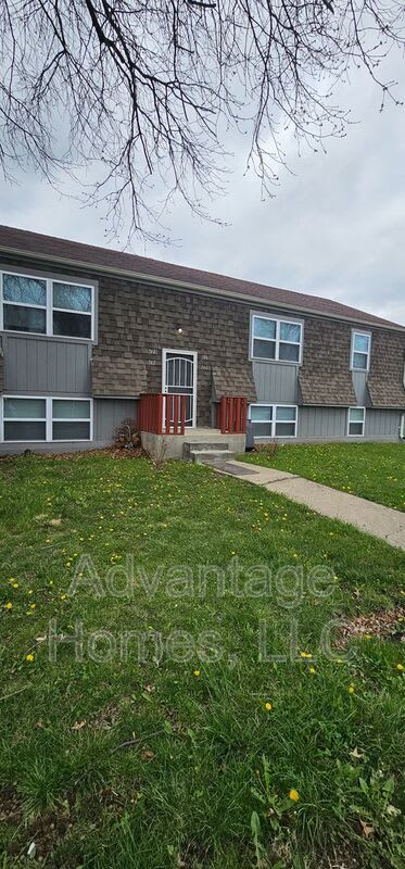 744 N 70th St – photo 1