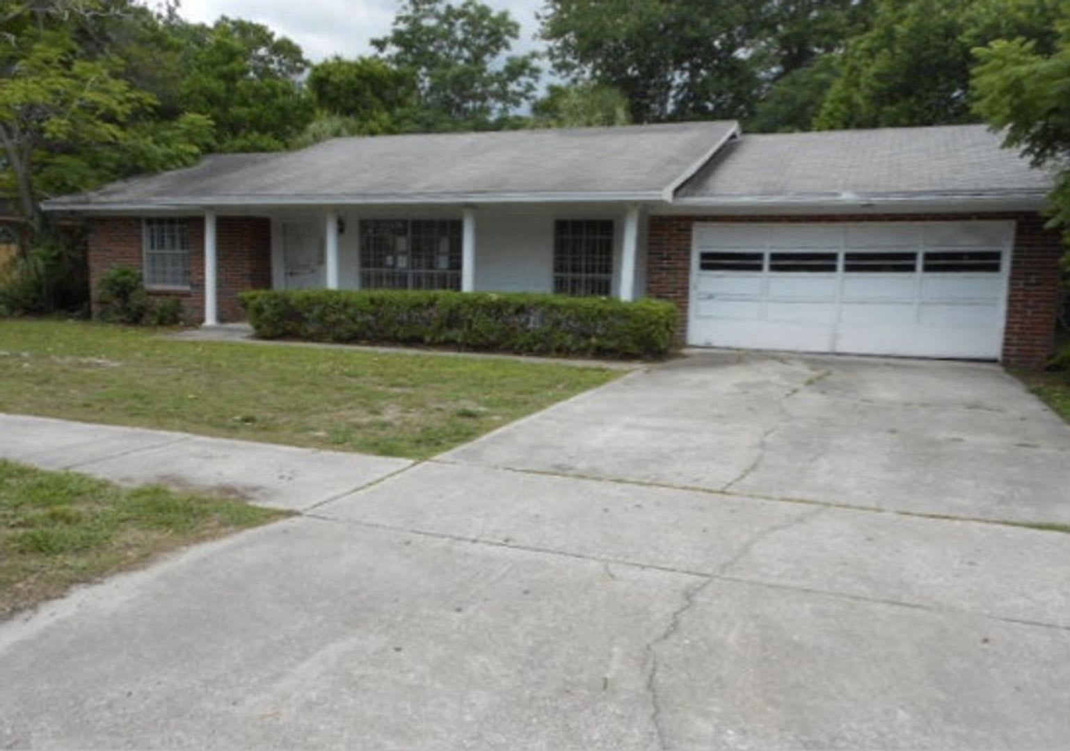 3-bedroom, 2-bathroom single-family home – photo 1