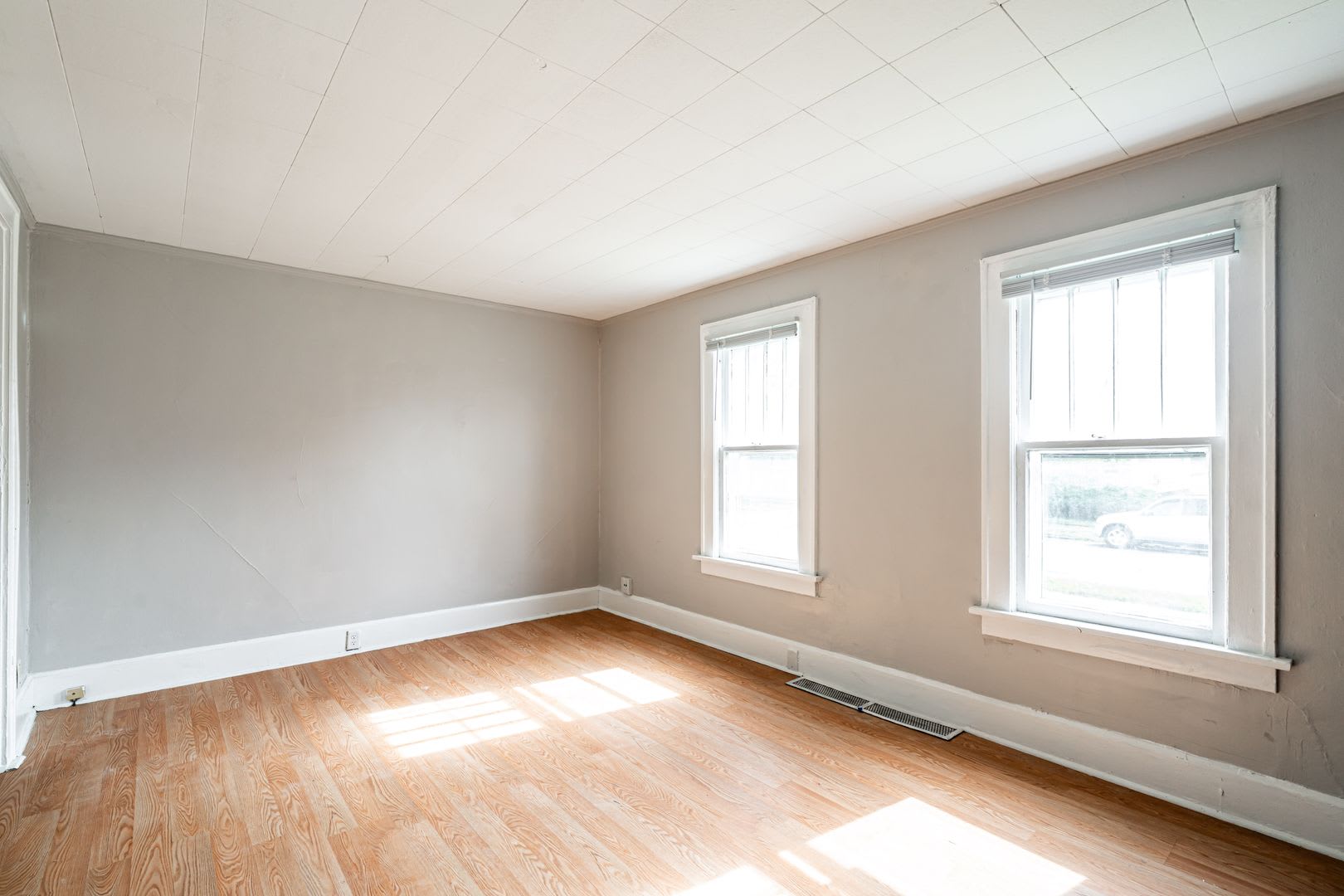 Walk To Lake Michigan From This Kenosha Townhome – photo 1 of 162