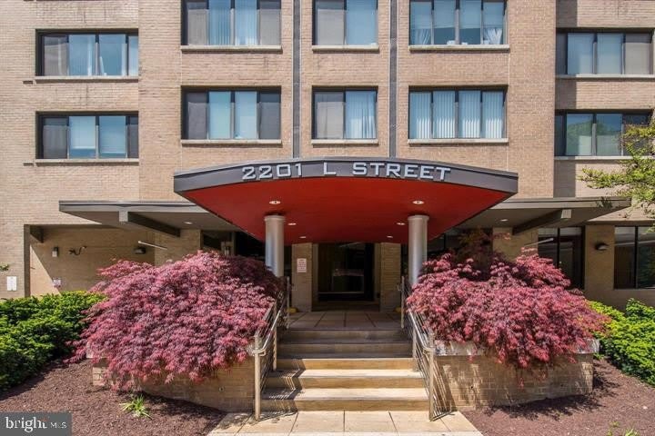 2201 L ST NW #612 – photo 1