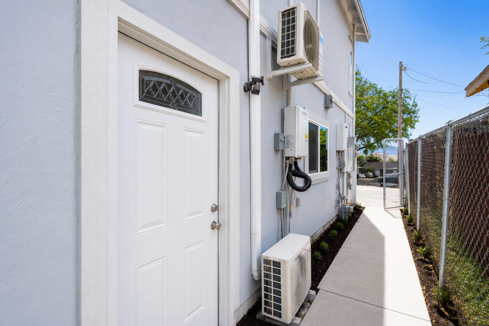 6187 Vanessa Street – photo 1