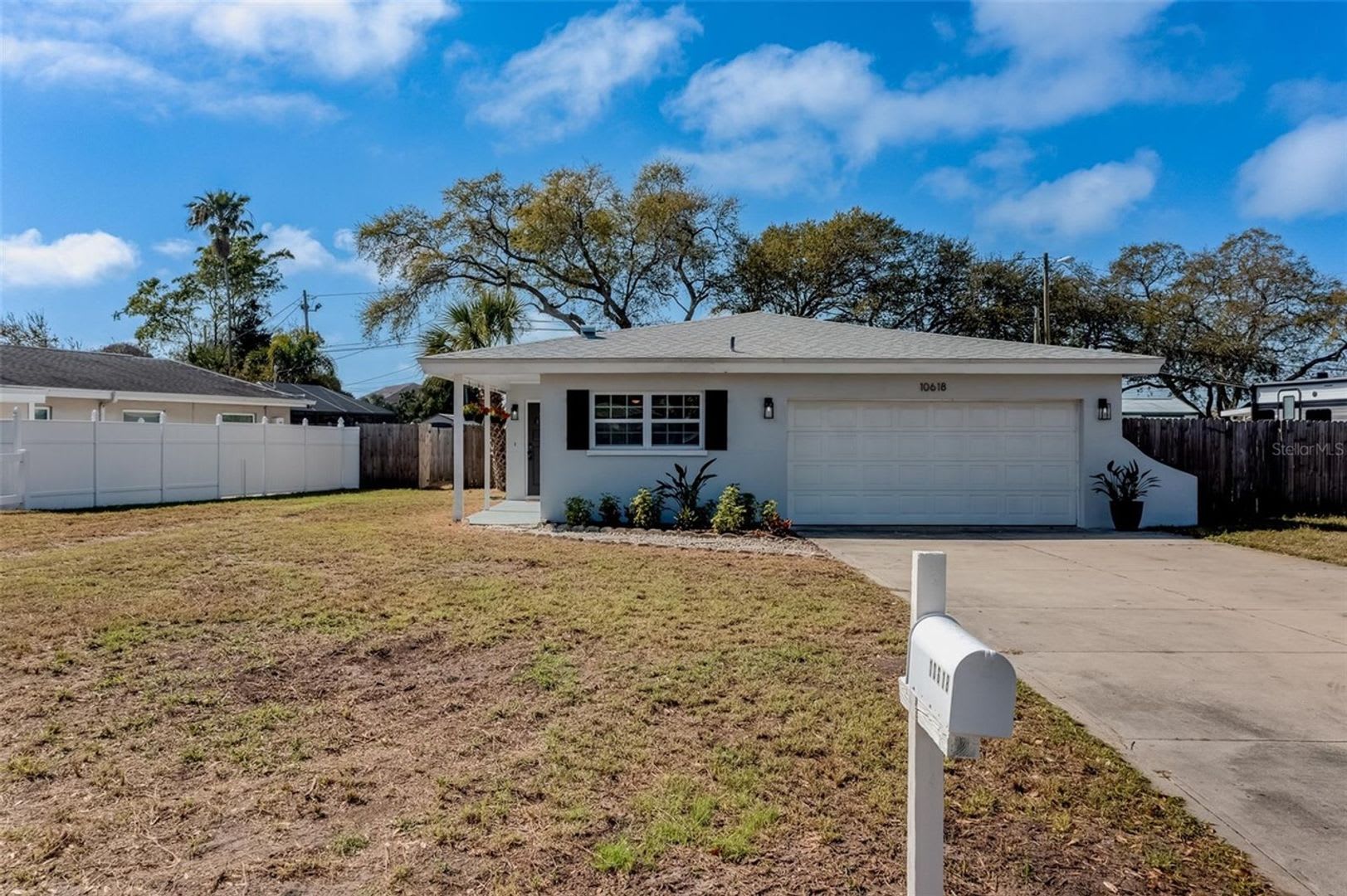 3 2 2 In Seminole Completely Updated – photo 1 of 161