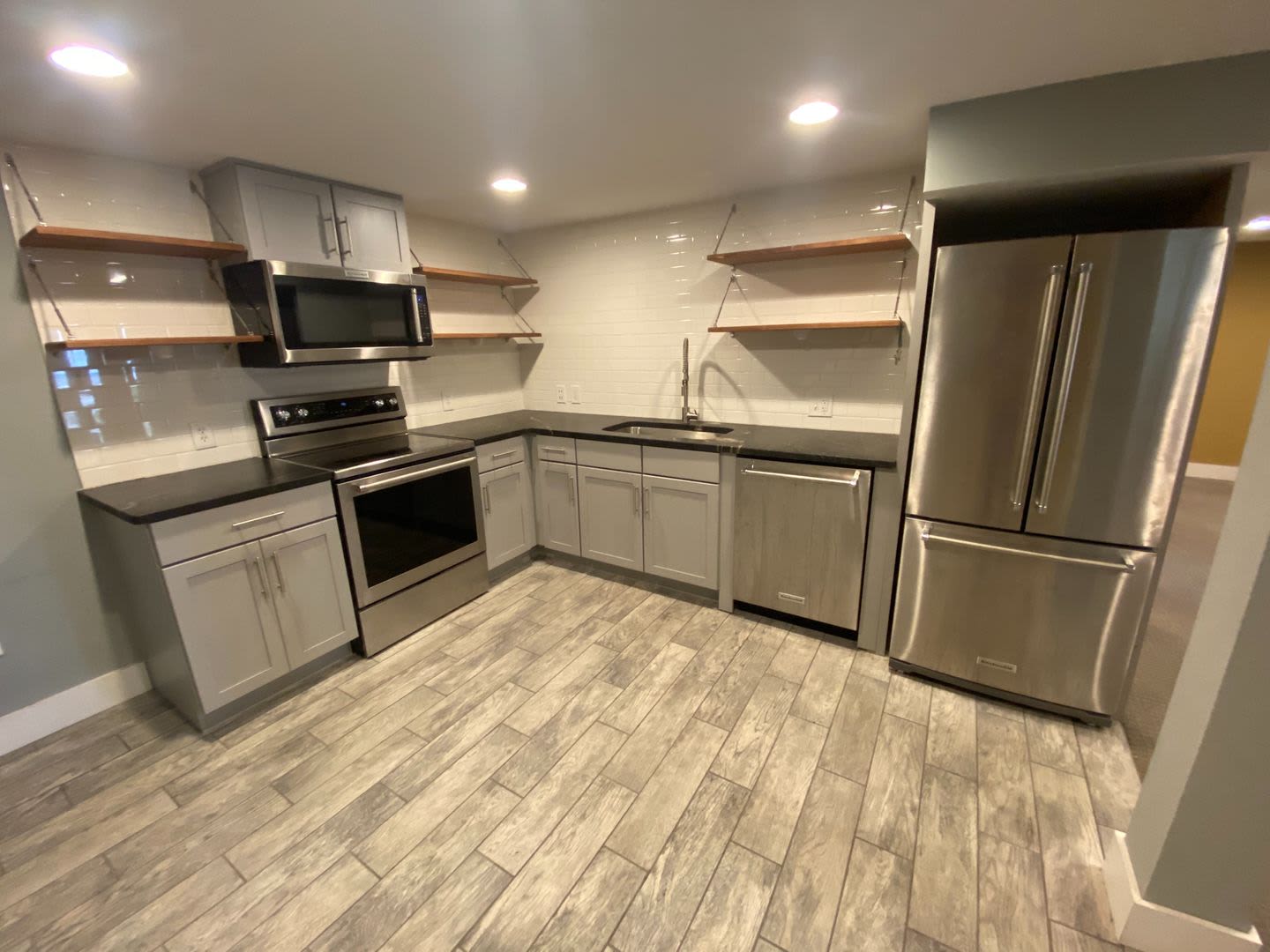 Renovated 1 Bedroom 1 Bath Basement Apartment Located In Charlotte Park Minutes To Nashville West Pet Friendly Fenced Yard 6 Miles To Vandy – photo 1