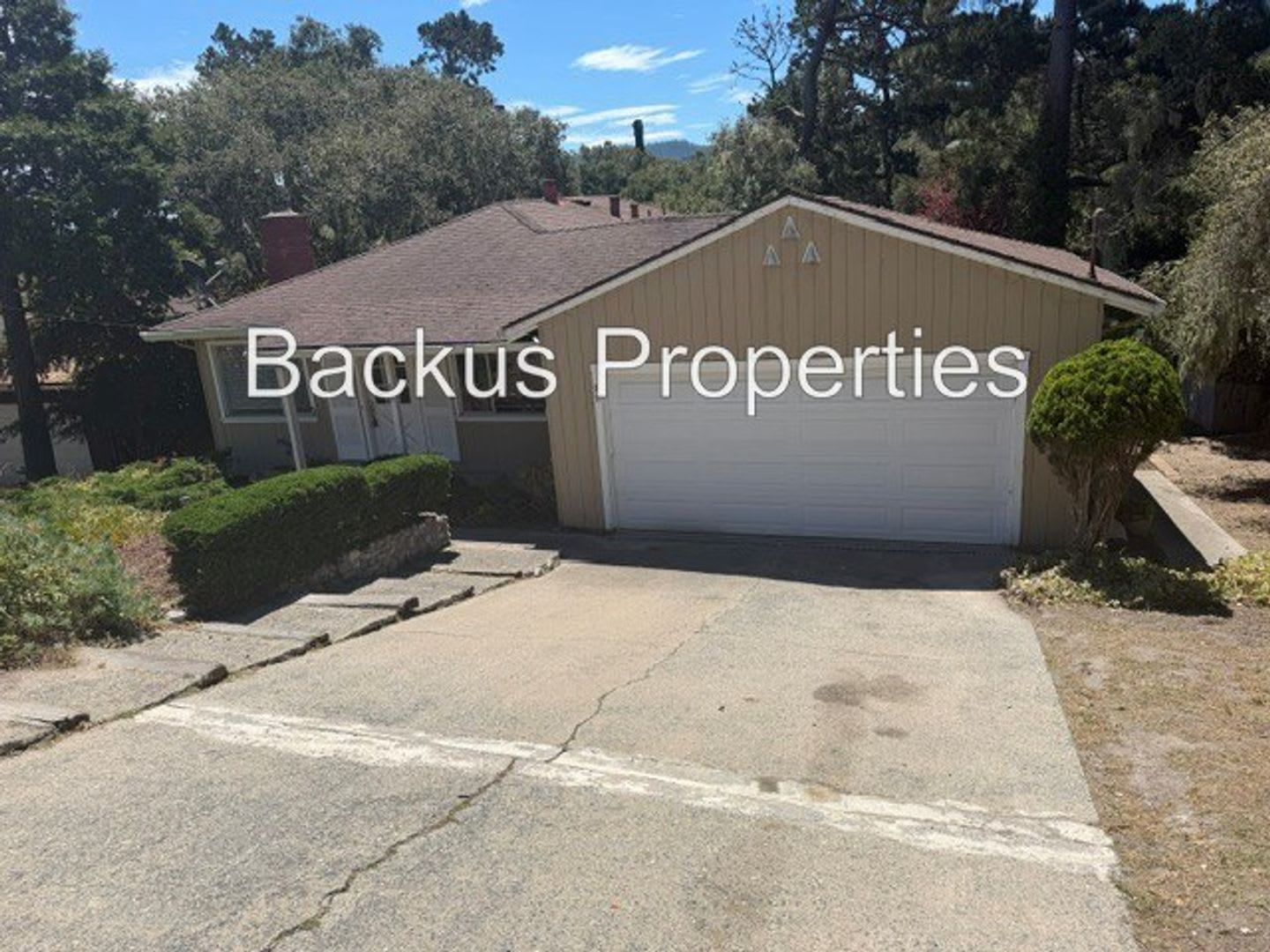 Large two-story home close to Del Monte Shopping Center in Monterey – photo 1