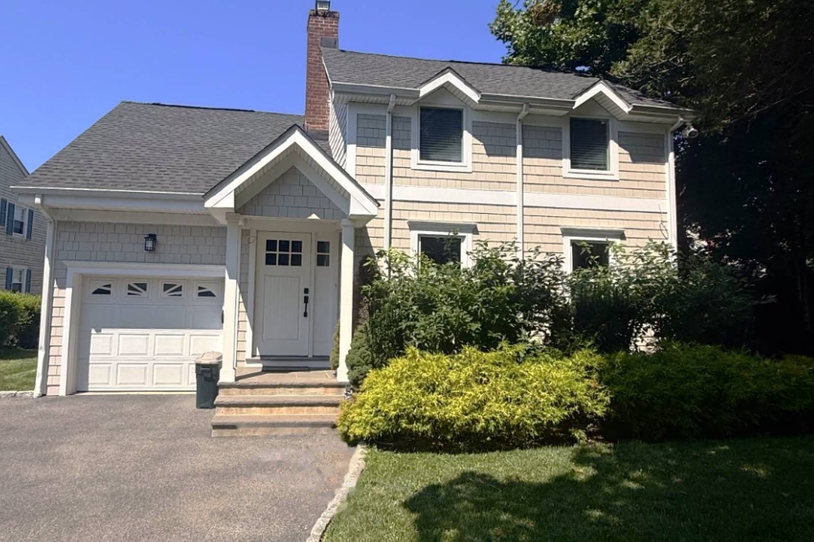 19 Lorraine Dr – photo 1 of 20