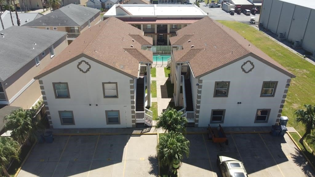 107 E Bahama St. – photo 1 of 16