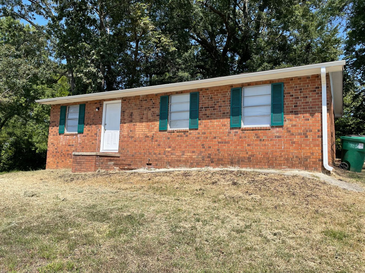 3 Bed, 1 Bath brick home located in Highpoint! – photo 1 of 16
