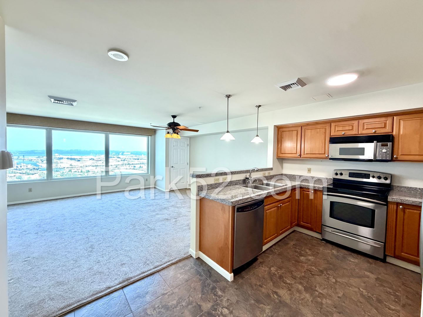 Beautiful 2 Bedroom Condo in Downtown Tacoma With Separate Garage & Amenities! – photo 1