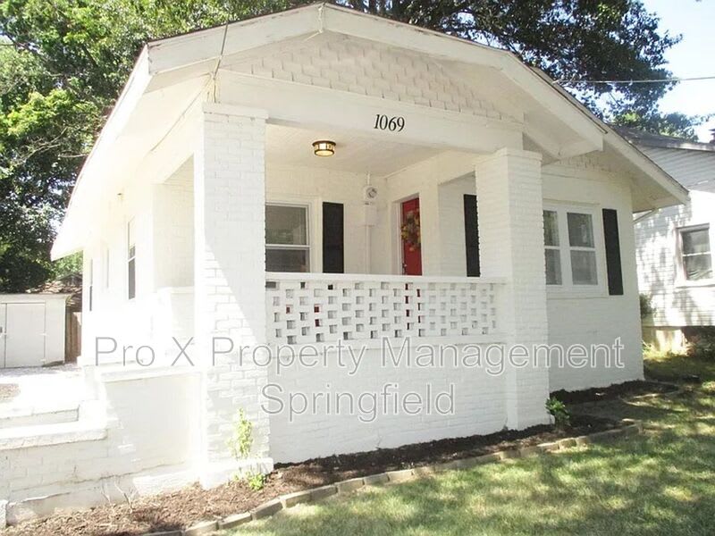 1069 S Broadway Ave – photo 1