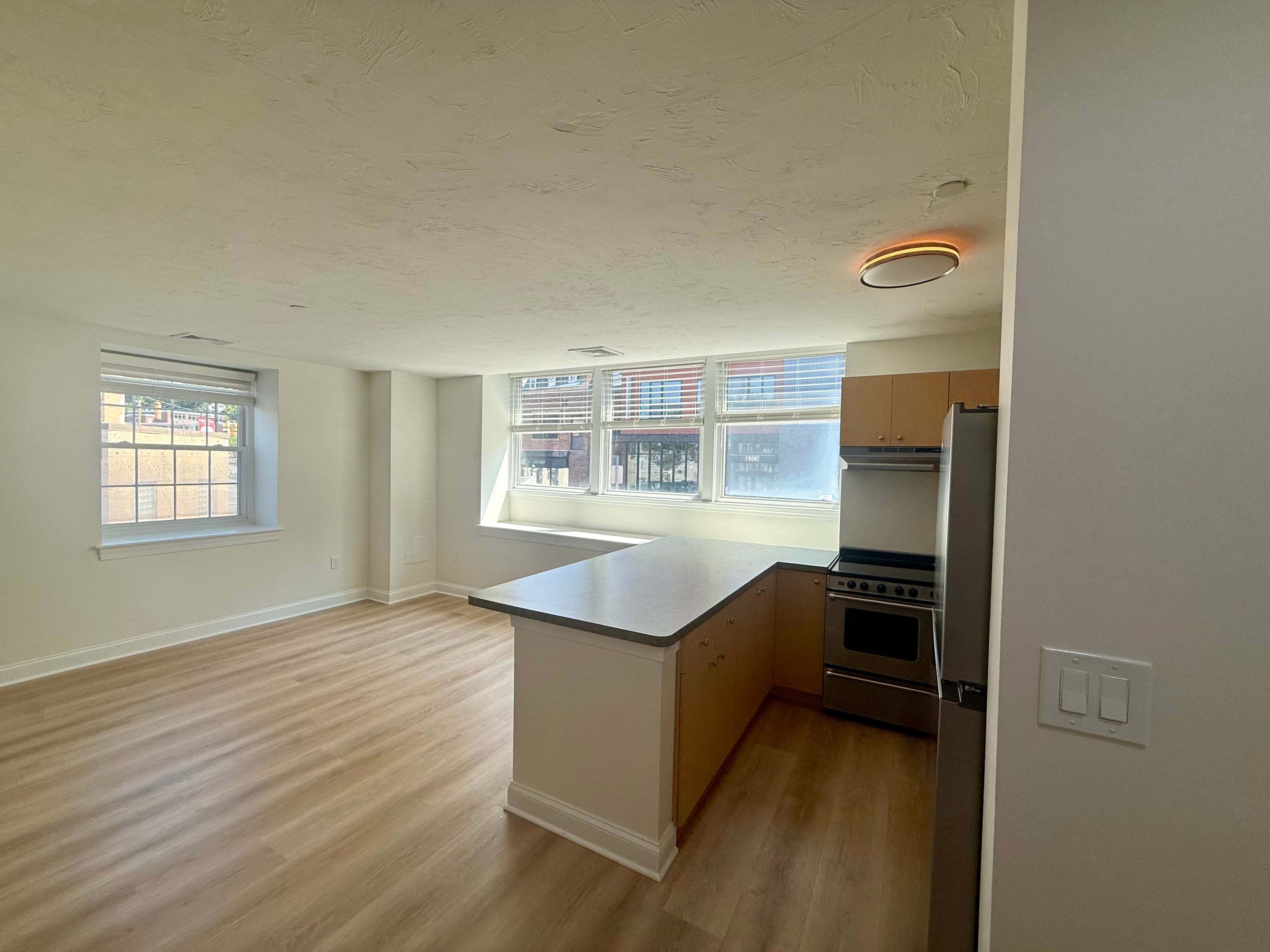 11 Front Street – photo 1 of 8