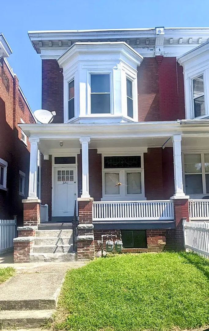 2211 N 4th Street – photo 1 of 21